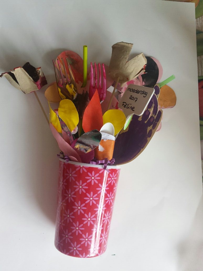 vlinder Lichaam Kip creatief moederdag cadeau door peuters en kleuters voor mama