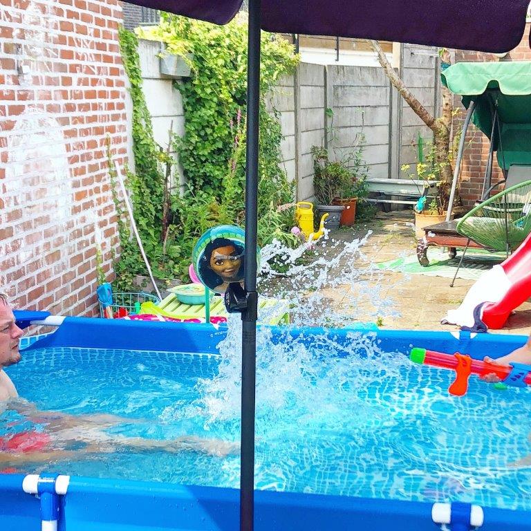 gloeilamp Filosofisch heldin Verkoelende plons in de tuin met Intex - zwembadseizoen is geopend