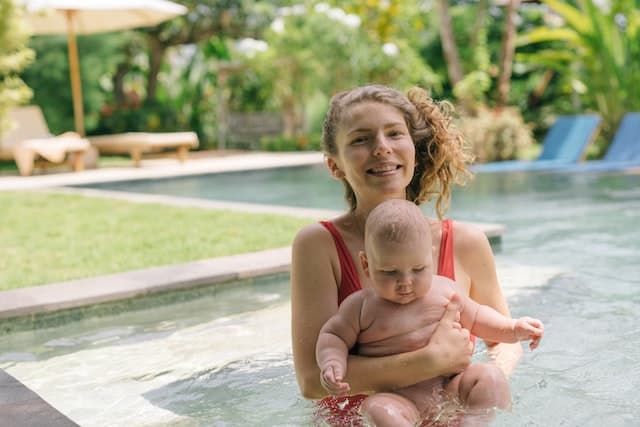Vermomd Aanpassen bouw Zwemmen met je baby - tips om het veilig te houden -