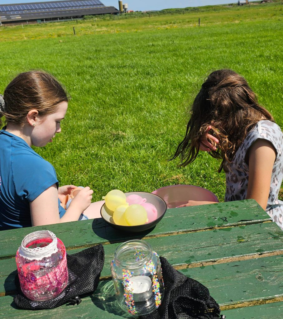 waterballonnen herbruikbaar Ben jij op zoek naar Creatieve activiteiten voor kinderen tijdens de zomervakantie? Hier heb ik 10 tips voor je voor binnen en buiten te doen