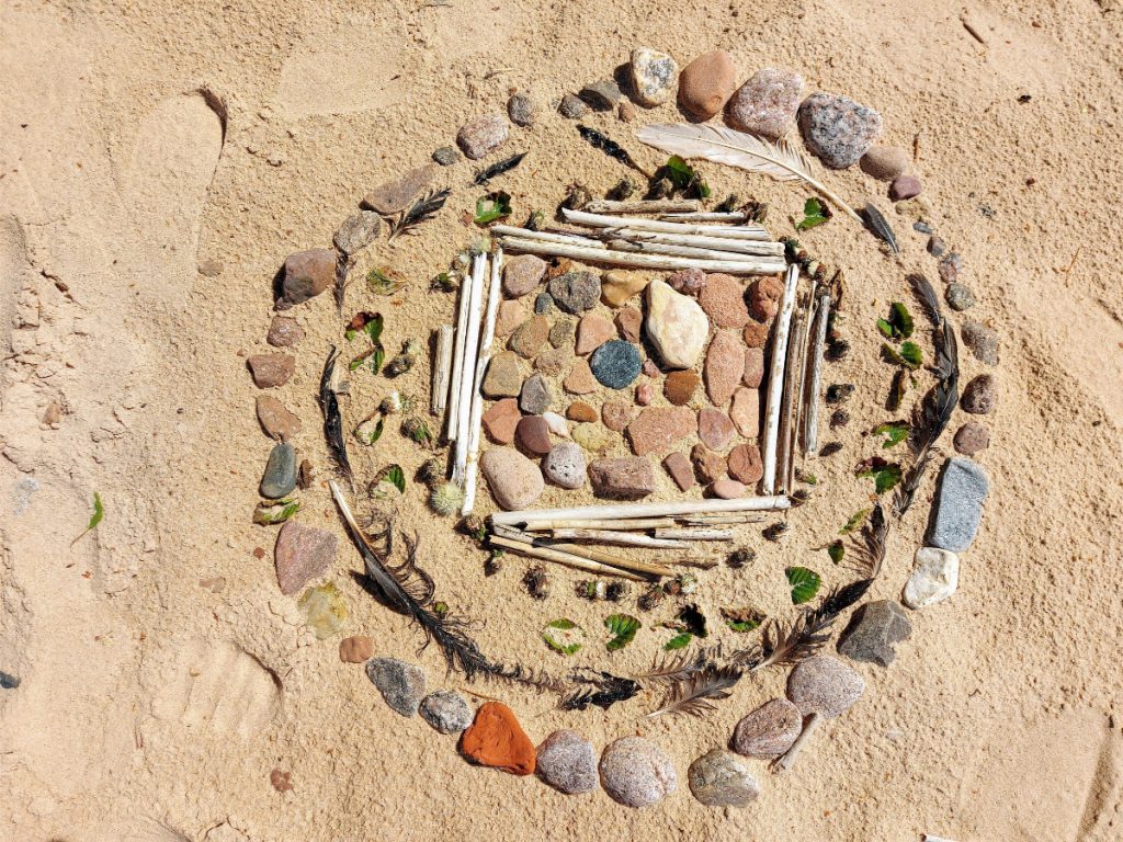 zomeractiviteiten voor kinderen natuurmandala maken (1)