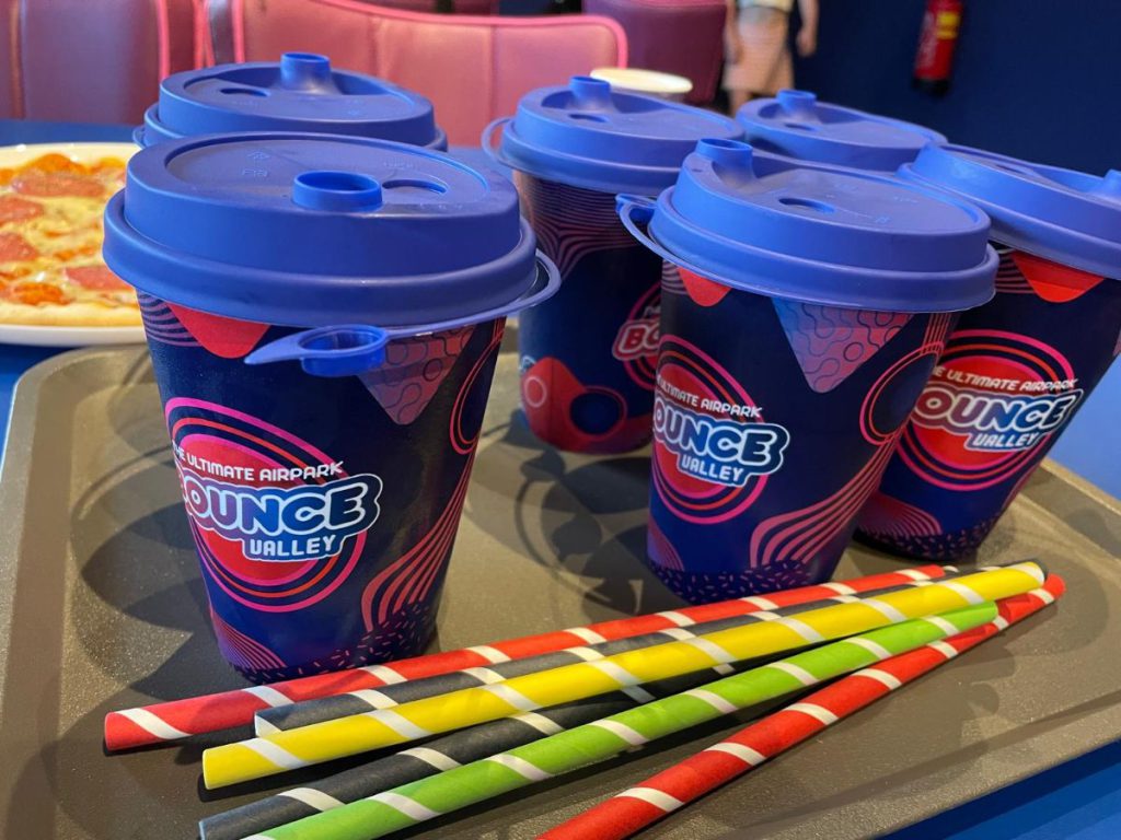 bounce valley slush puppy met rietjes